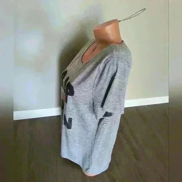 Zoe + Liv Womens Wrap Queen Present Graphics Gray Short Sleeve Tshirt Size XXL - Picture 3 of 8